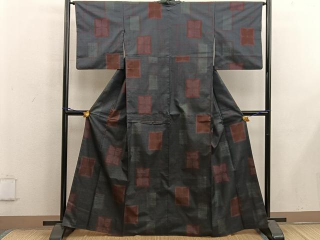 平和屋着物■本場大島紬 7マルキ 幾何学花文 正絹 逸品 BAAX4526mz