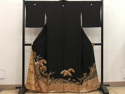 平和屋着物■豪華黒留袖　駒刺繍　松　金彩　正絹　逸品　BAAX5027mz