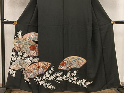 平和屋着物■豪華黒留袖　駒刺繍　地紙孔雀花文　金彩　正絹　逸品　BAAX5103mz