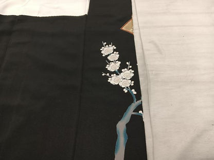 平和屋着物■豪華黒留袖　駒刺繍　地紙孔雀花文　金彩　正絹　逸品　BAAX5103mz