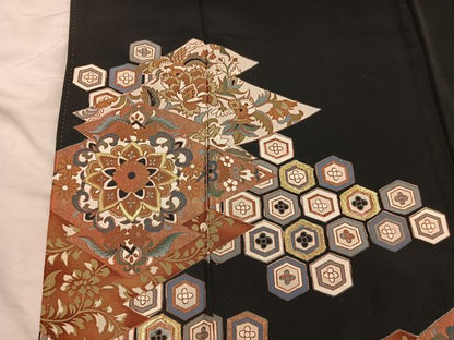 平和屋着物■豪華黒留袖　刺繍　亀甲更紗花文　金糸　正絹　逸品　BAAX5456mz