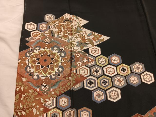 平和屋着物■豪華黒留袖　刺繍　亀甲更紗花文　金糸　正絹　逸品　BAAX5456mz
