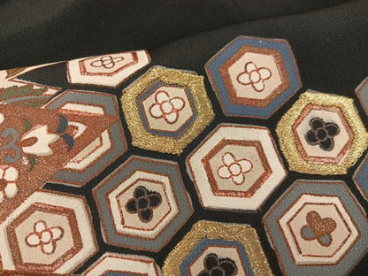 平和屋着物■豪華黒留袖　刺繍　亀甲更紗花文　金糸　正絹　逸品　BAAX5456mz