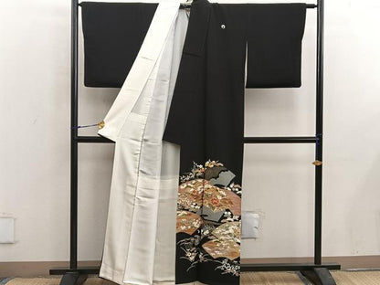 平和屋着物●創業460年・千總　黒留袖　駒刺繍　地紙重ね菊花文　金彩　正絹　逸品　BAAX5464mz