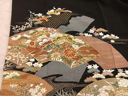 平和屋着物●創業460年・千總　黒留袖　駒刺繍　地紙重ね菊花文　金彩　正絹　逸品　BAAX5464mz