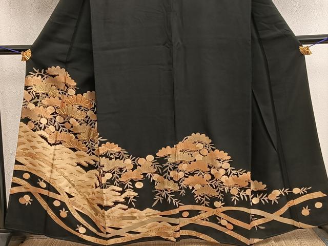 平和屋着物■豪華黒留袖　駒刺繍　松　金彩　正絹　逸品　BAAX5639mz