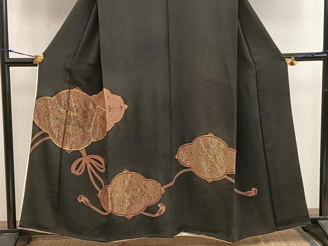 平和屋着物■豪華黒留袖　駒刺繍　向かい鶴花文　金彩　正絹　逸品　BAAX5657mz