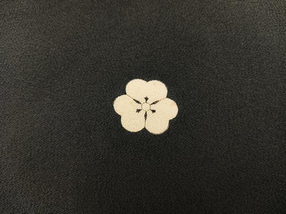平和屋着物■豪華黒留袖　駒刺繍　向かい鶴花文　金彩　正絹　逸品　BAAX5657mz