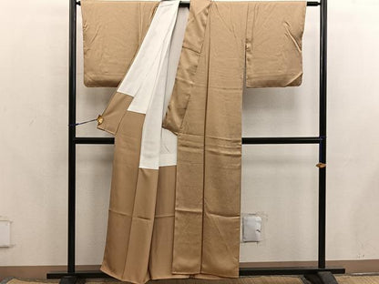 平和屋着物●百貫達夫監修　色無地　霞地紋　黄朽葉色　反端付き　正絹　逸品　未使用　BAAX5732mz
