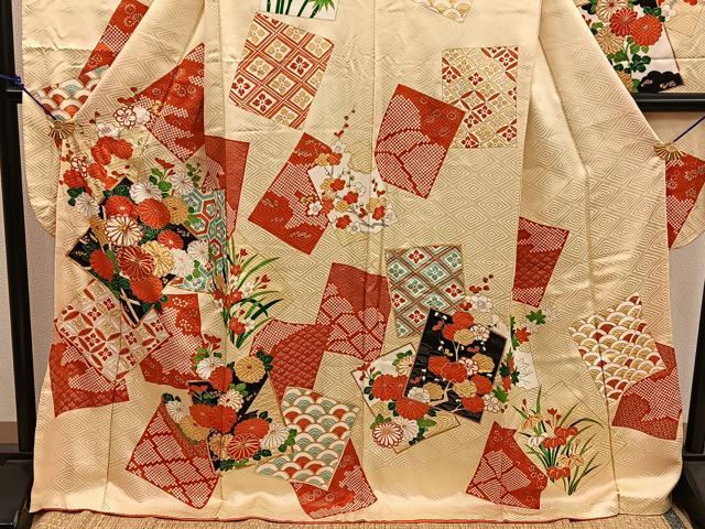 平和屋着物■豪華振袖　駒刺繍　色紙重ね菊花文　金彩　正絹　逸品　BAAX5780mz