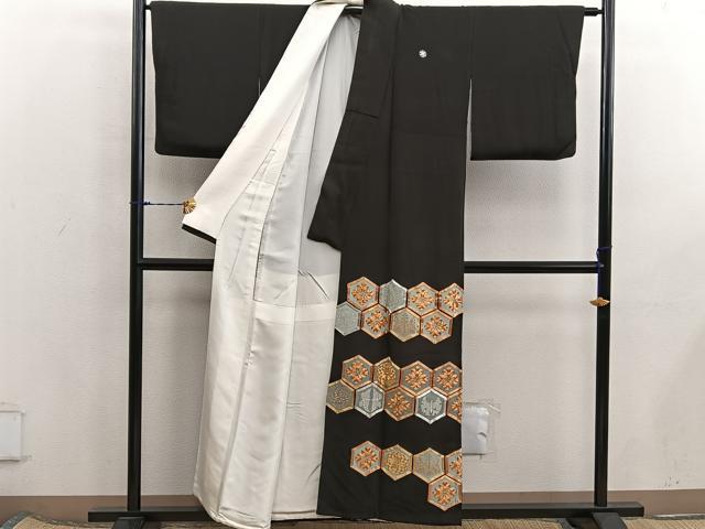平和屋着物■豪華黒留袖　駒刺繍　舞蝶亀甲花文　正絹　逸品　BAAX5872mz