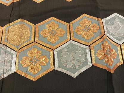 平和屋着物■豪華黒留袖　駒刺繍　舞蝶亀甲花文　正絹　逸品　BAAX5872mz