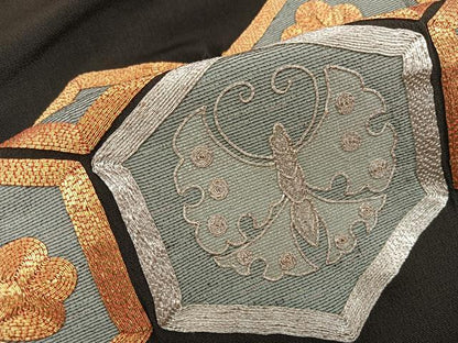 平和屋着物■豪華黒留袖　駒刺繍　舞蝶亀甲花文　正絹　逸品　BAAX5872mz