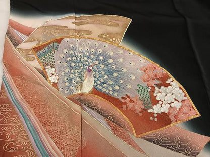 平和屋着物■豪華黒留袖　駒刺繍　萬寿染　地紙孔雀花文　暈し染め　金彩　正絹　逸品　BAAX5979mz