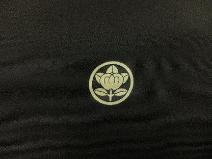 平和屋着物■豪華黒留袖　駒刺繍　萬寿染　地紙孔雀花文　暈し染め　金彩　正絹　逸品　BAAX5979mz