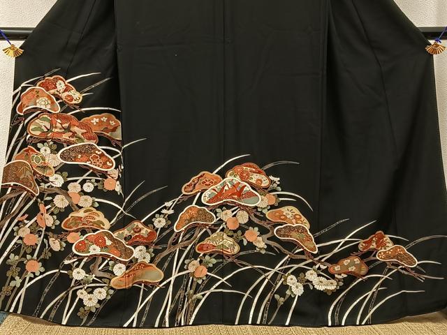 平和屋着物■豪華黒留袖　駒刺繍　飛鶴松花文　金彩　正絹　逸品　BAAX6034hj