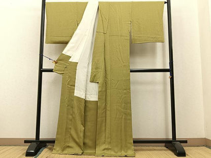 平和屋着物●上質な色無地　作家物　三度染　亀甲地紋　青朽葉色　ロング丈　正絹　逸品　BAAX6161hj