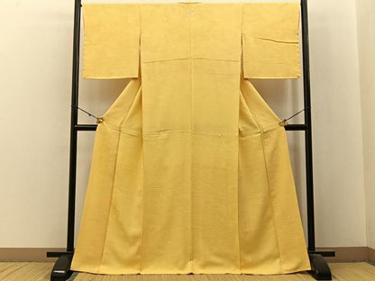 平和屋着物●上質な色無地　人物風景地紋　卵色　正絹　逸品　BAAX6404hj