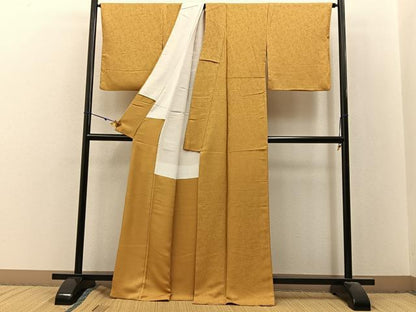 平和屋着物●上質な色無地　南天地紋　黄朽葉色　反端付き　正絹　逸品　BAAX6409hj
