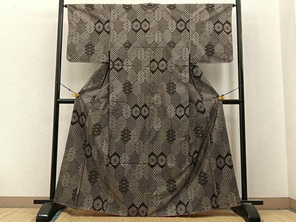 平和屋着物■本場大島紬　9マルキ　亀甲菊文　正絹　逸品　未使用　BAAX6553hj