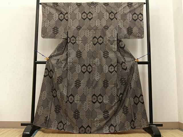 平和屋着物■本場大島紬　9マルキ　亀甲菊文　正絹　逸品　未使用　BAAX6553hj