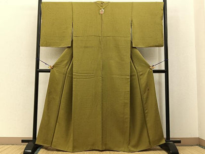 平和屋着物●服飾評論家　市田ひろみ監修　色無地　花地紋　桑染色　正絹　逸品　BAAX6768hj