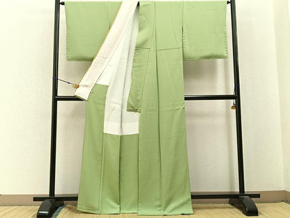 平和屋着物●皇室デザイナー　中村乃武夫監修　色無地　若葉色　正絹　逸品　BAAX6782hj