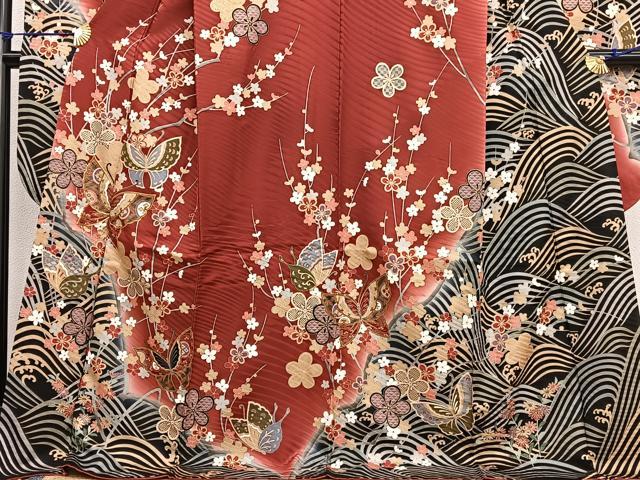 平和屋着物●豪華振袖　駒刺繍　立波花蝶文　暈し染め　黒地　金銀彩　正絹　逸品　BAAX7176hv