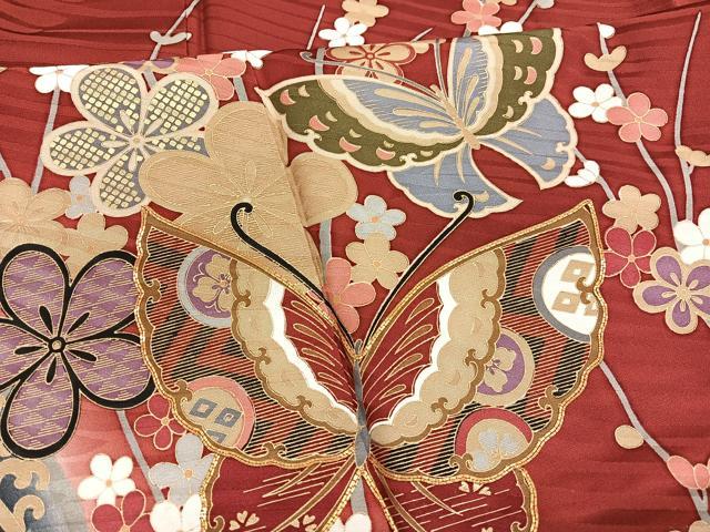 平和屋着物●豪華振袖　駒刺繍　立波花蝶文　暈し染め　黒地　金銀彩　正絹　逸品　BAAX7176hv