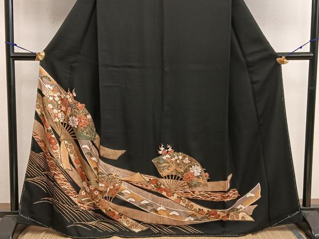 平和屋着物■豪華黒留袖　扇面御所車花文　金彩　正絹　逸品　未使用　BAAX8256mz