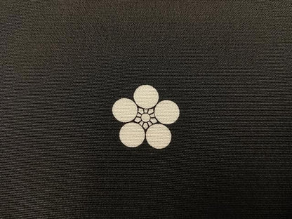 平和屋着物■豪華黒留袖　駒刺繍　松皮菱花文　金彩　正絹　逸品　BAAX8329mz