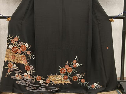 平和屋着物■豪華黒留袖　作家物　駒刺繍　鴛鴦枝花文　金彩　正絹　逸品　BAAX8340mz