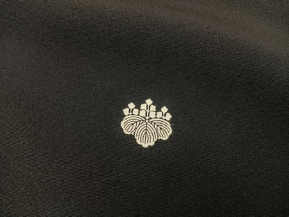 平和屋着物■豪華黒留袖　作家物　駒刺繍　鴛鴦枝花文　金彩　正絹　逸品　BAAX8340mz