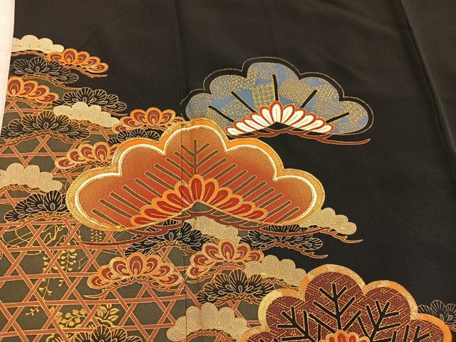 平和屋着物■豪華黒留袖　作家物　駒刺繍　松　金彩　正絹　逸品　BAAX8389mz