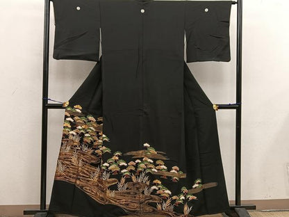 平和屋着物■豪華黒留袖　駒刺繍　流水松文　金彩　正絹　逸品　BAAX8591mz