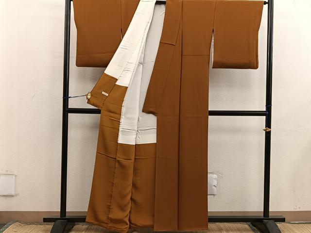平和屋着物●ファッションデザイナー 花井幸子監修　色無地　土色　正絹　逸品　BAAX8673mz
