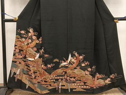 平和屋着物■豪華黒留袖　駒刺繍　宝尽くし飛鶴花文　金彩　正絹　逸品　BAAX8811mz