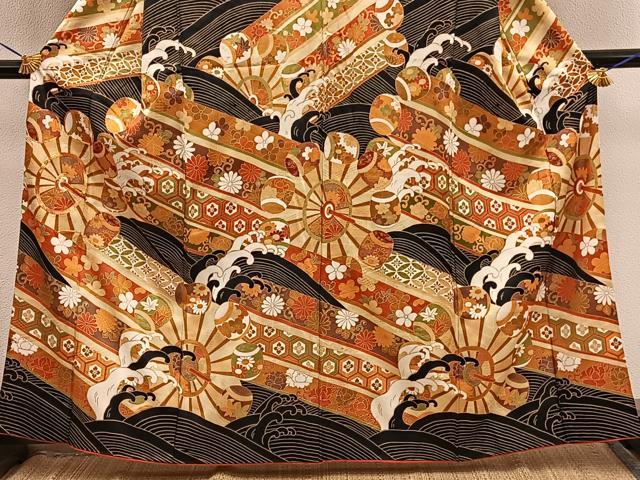 平和屋着物●訪問着　駒刺繍　立波菊花文　黒地　金彩　正絹　逸品　BAAX8832mz