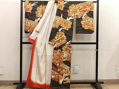 平和屋着物●訪問着　駒刺繍　立波菊花文　黒地　金彩　正絹　逸品　BAAX8832mz