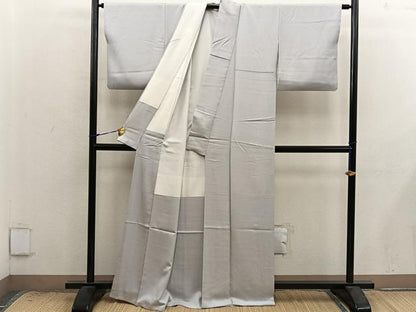 平和屋着物●上質な色無地　作家物　唐草地紋　練色　正絹　逸品　BAAX8851mz