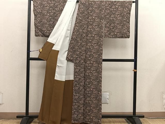平和屋着物●上質な小紋　型染め　魚　黒地　鬼しぼ縮緬　正絹　逸品　BAAX8863mz