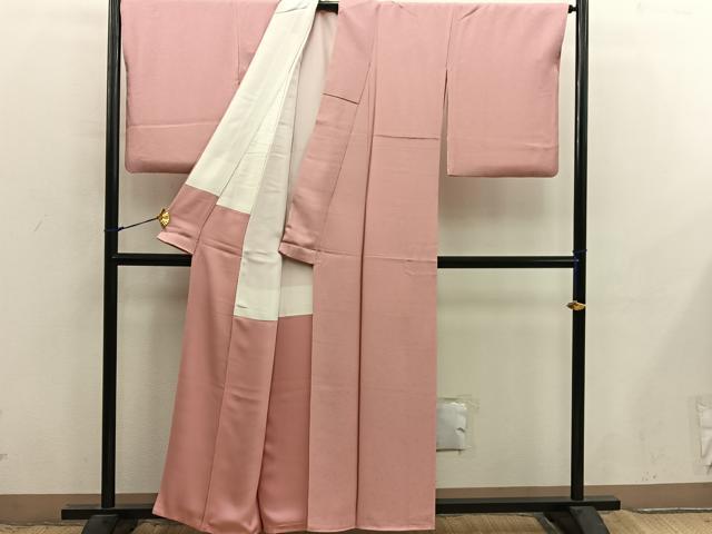 平和屋着物●英王室献上友禅作家　木下勝功監修　色無地　草花地紋　洗朱色　正絹　逸品　BAAX8877mz
