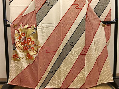 平和屋着物■豪華振袖　駒刺繍　舟　梅花文　金彩　正絹　逸品　BAAX8949mz