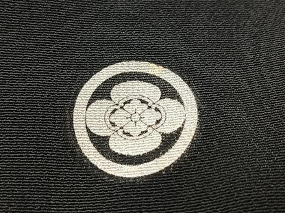 平和屋着物■豪華黒留袖　駒刺繍　唐子地紙花文　金彩　正絹　逸品　BAAX9111yc