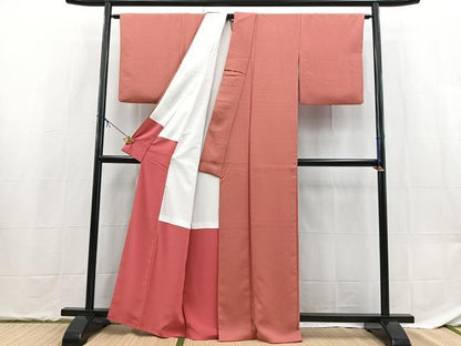 平和屋着物■色無地　紋意匠　甚三紅色　洗える着物　BAAX9301yc