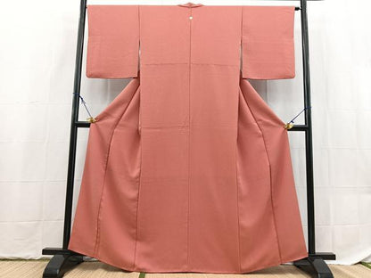平和屋着物■色無地　紋意匠　甚三紅色　洗える着物　BAAX9301yc