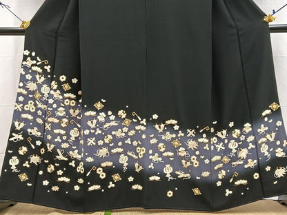 平和屋着物●豪華黒留袖　総刺繍　駒刺繍　宝尽くし花文　暈し染め　正絹　逸品　BAAX9611yc