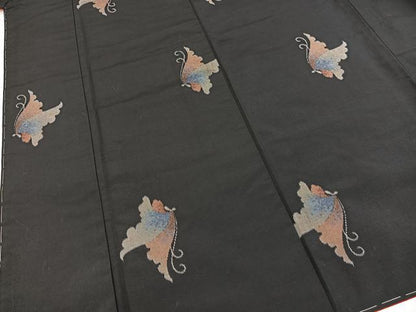 平和屋着物●上質な紬　舞蝶文　黒地　正絹　逸品　未使用　BAAX9888yc