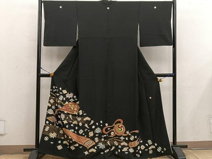 平和屋着物●豪華黒留袖　作家物　楽器宝尽くし花文　金彩　正絹　逸品　BAAY0073mz