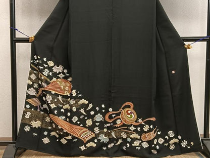平和屋着物●豪華黒留袖　作家物　楽器宝尽くし花文　金彩　正絹　逸品　BAAY0073mz